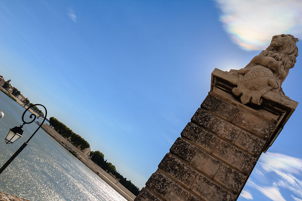 León del no-puente de Arles