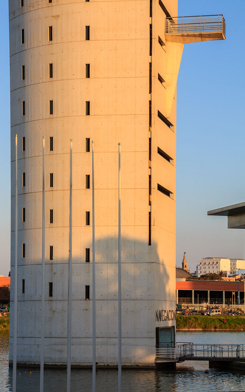Torre Schindler con la Giralda al fondo